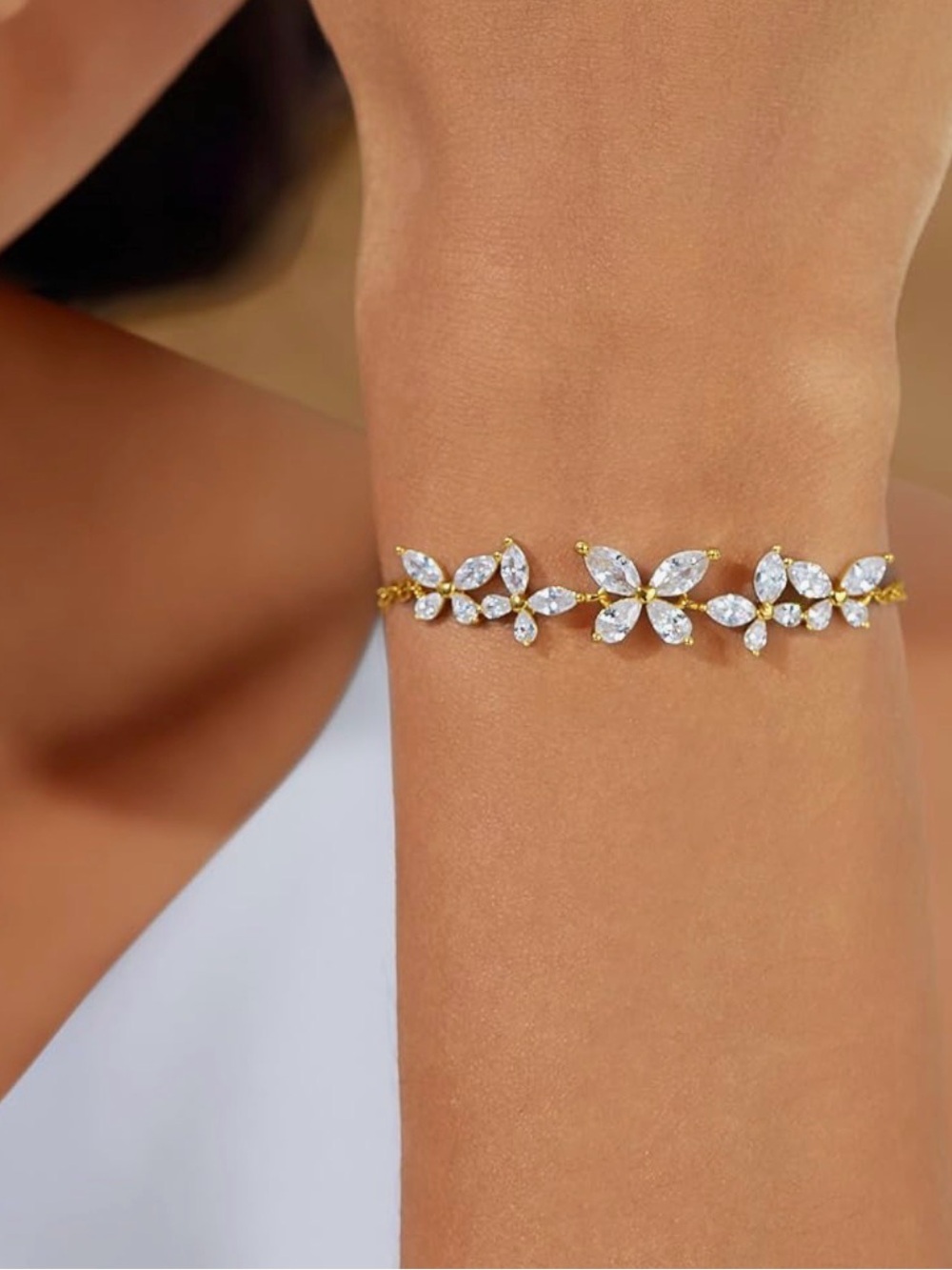 NEW 18K Gold Plated Delicate Floral Crystal Bracelet - Women Jewelry